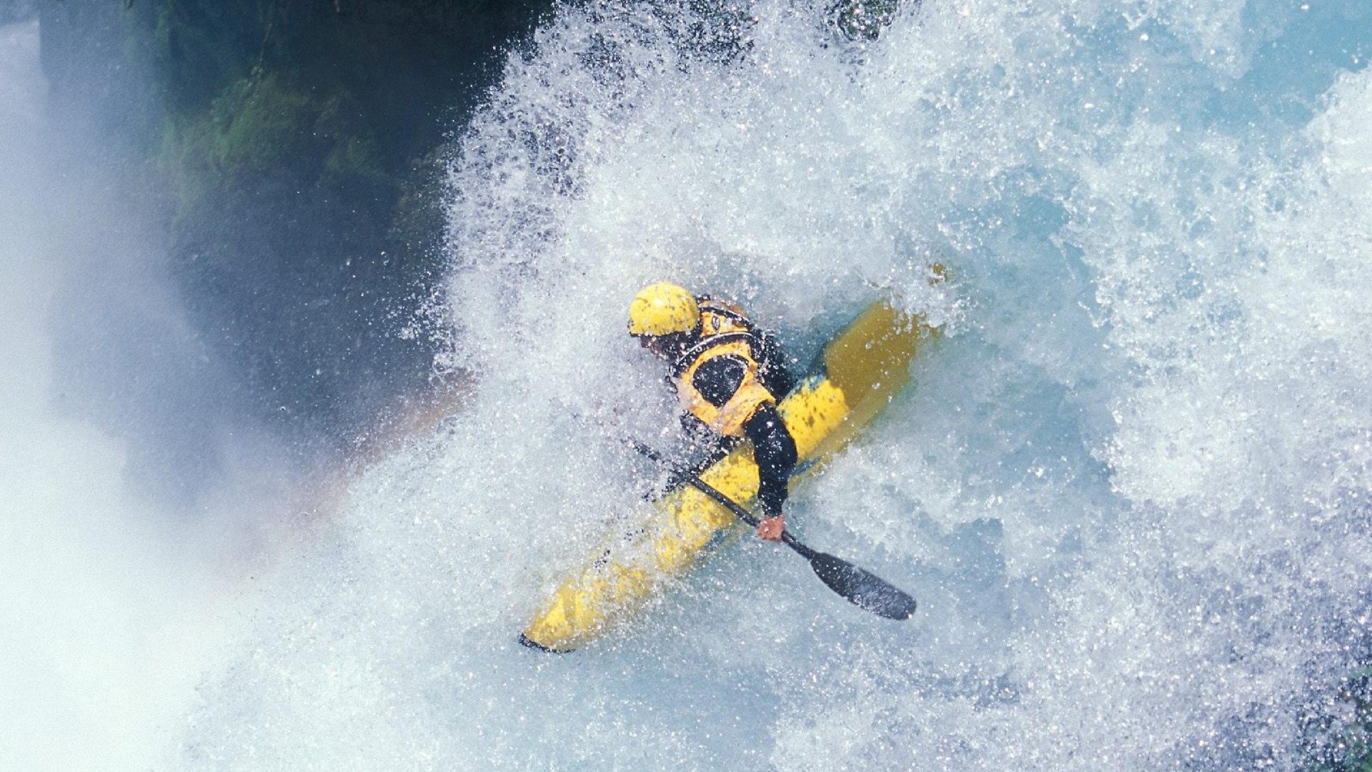 小镇特色水上漂流，挑战自然水域的趣味运动，水上漂流项目